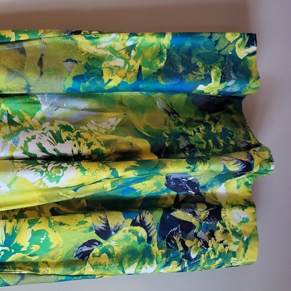 Floral pattern dress with pockets Size 4 - Picture 5 of 6